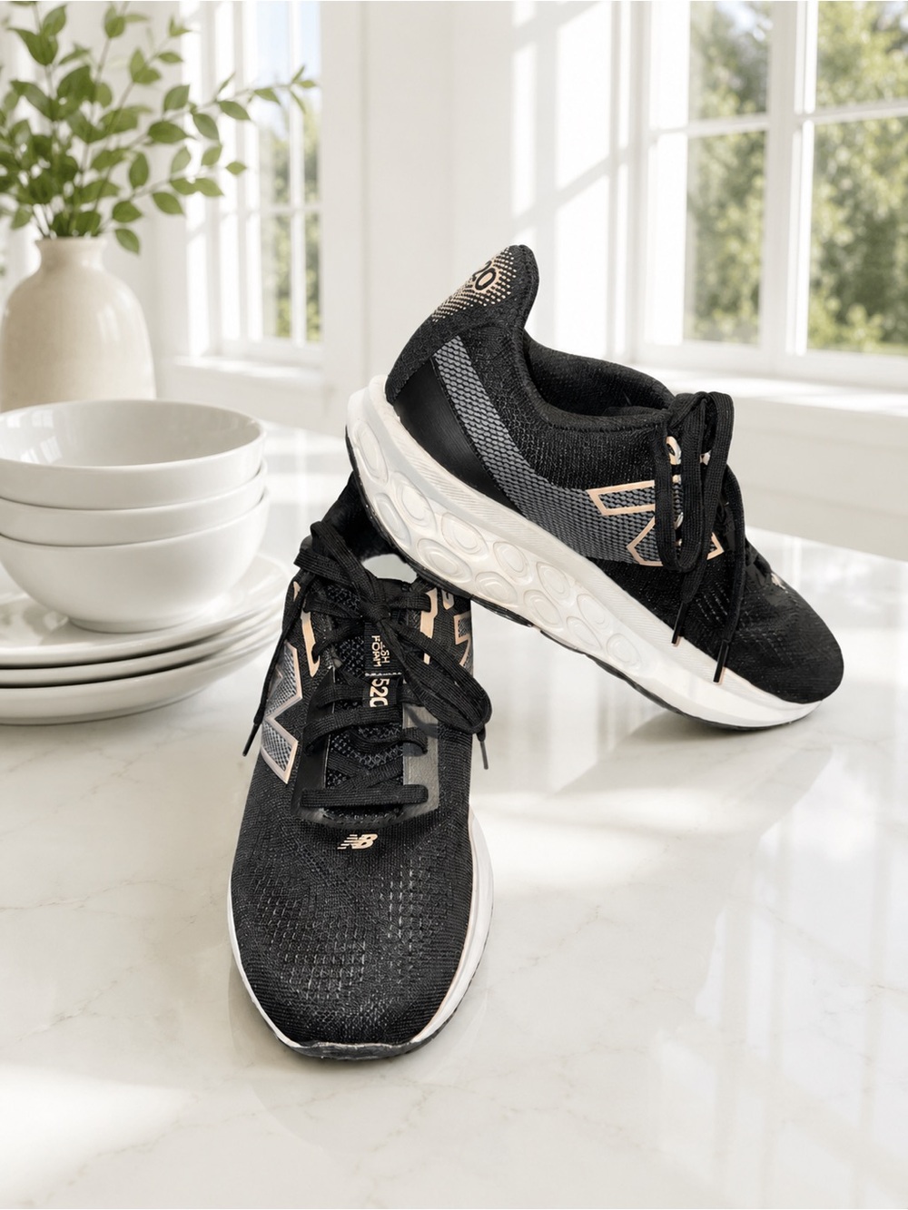 New Balance 520v9 Men’s/Women's Black Running Shoes with Rose Gold Details EUC